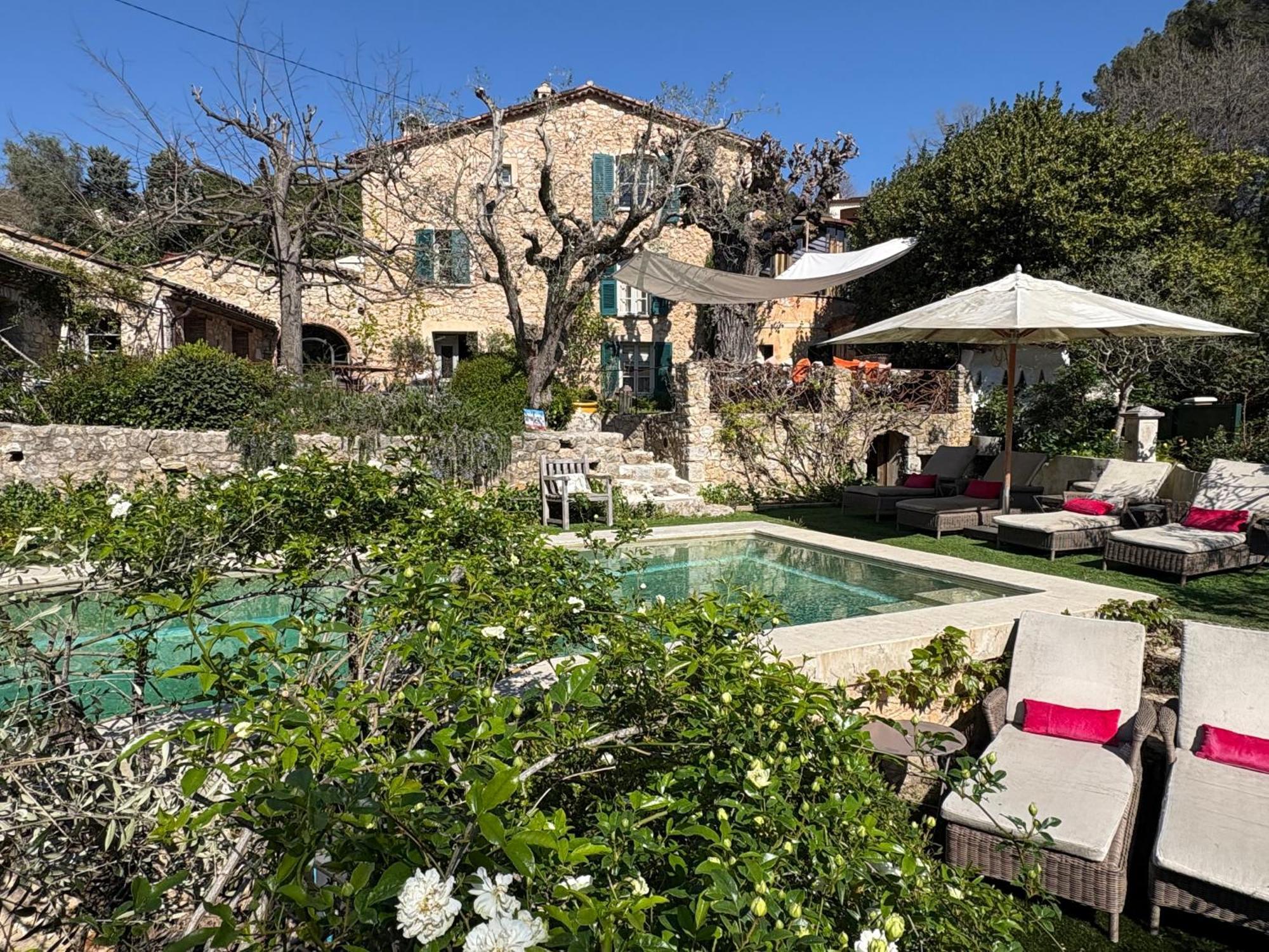 Les Rosees Mougins Exteriör bild