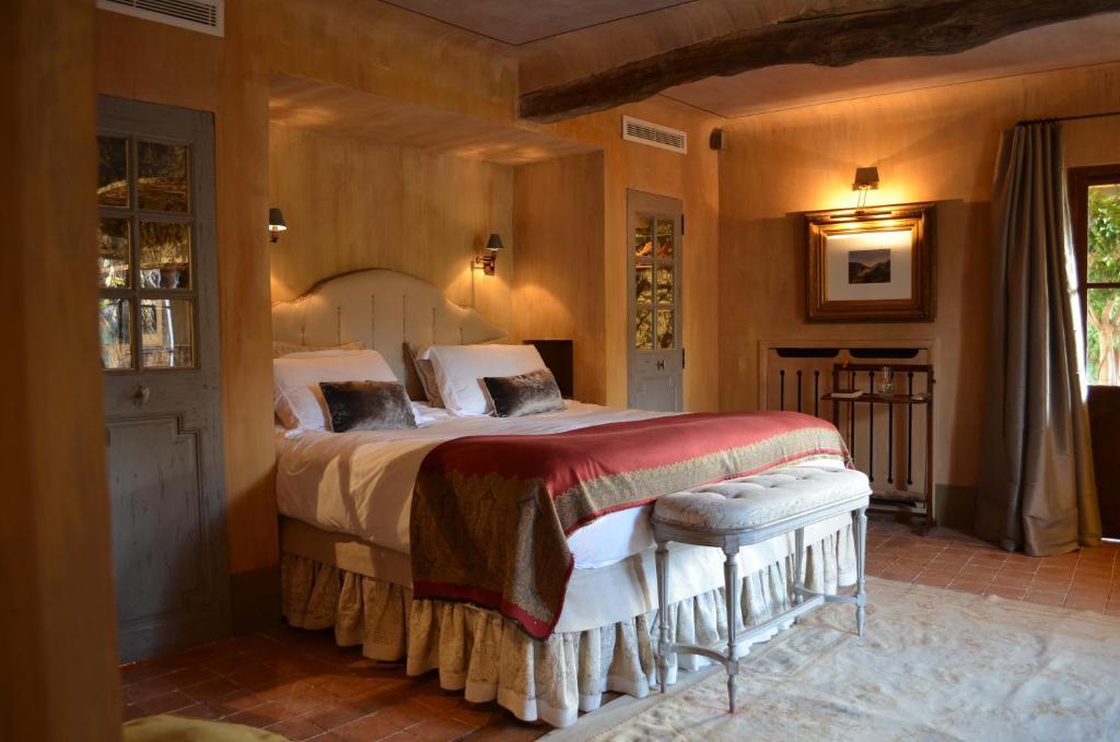 Les Rosees Mougins Rum bild